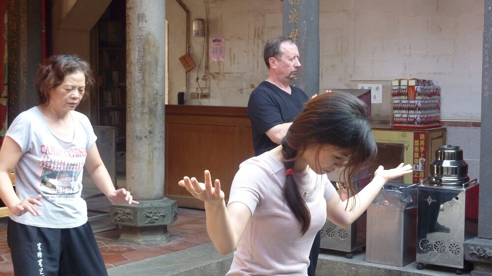 Übende in Taiwans Tempel